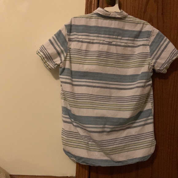 Free Planet short sleeve button down. - Picture 4 of 4